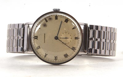 Lot 318 - A vintage Longines gents wristwatch, manually...