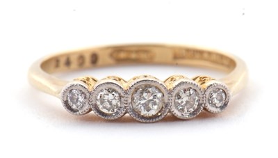 Lot 25 - A five stone diamond ring, the five graduated...