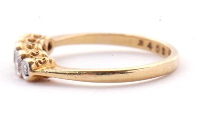 Lot 25 - A five stone diamond ring, the five graduated...