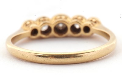 Lot 25 - A five stone diamond ring, the five graduated...