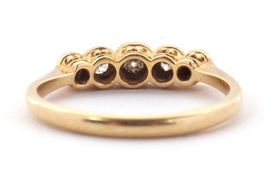 Lot 25 - A five stone diamond ring, the five graduated...