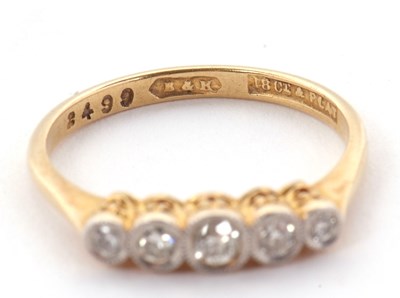 Lot 25 - A five stone diamond ring, the five graduated...