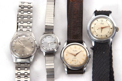 Lot 332 - Mixed Lot: Two automatic Seiko's, a manually...