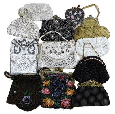 Lot 116 - A group of early-mid 20th century bags,...