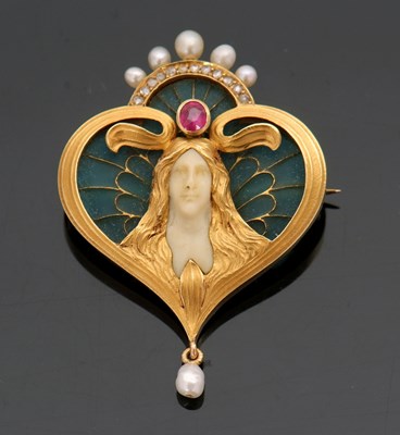 Lot 287 - An Art Nouveau brooch in the manner of Lalique,...