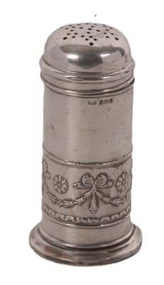 Lot 203 - An Edwardian silver muffineer of cylindrical...