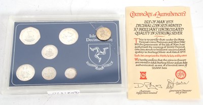 Lot 212 - An Isle of Man 1975 decimal coin set, in...