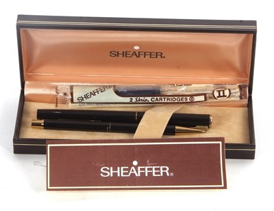 Lot 215 - A Sheaffer fountain pen, F-4, with two...
