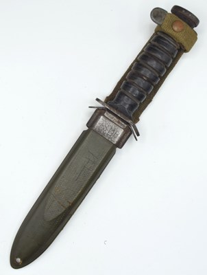 Lot 79 - Second World War, American fighting knife M3,...