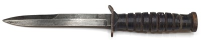 Lot 79 - Second World War, American fighting knife M3,...