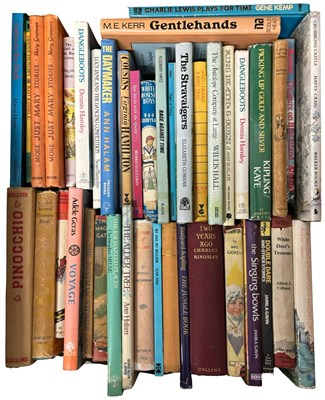 Lot 982 - ONE BOX: Various mixed juvenile fiction.