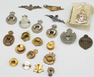 Lot 43 - Quantity of assorted military buttonhole...