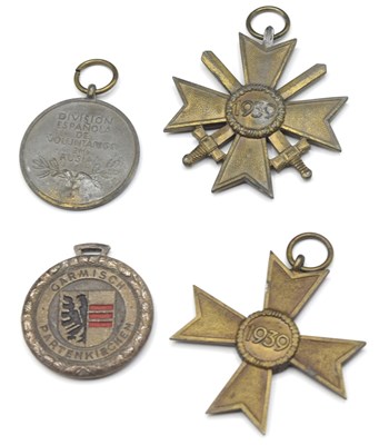 Lot 22 - Quantity of four Second World War Third Reich...