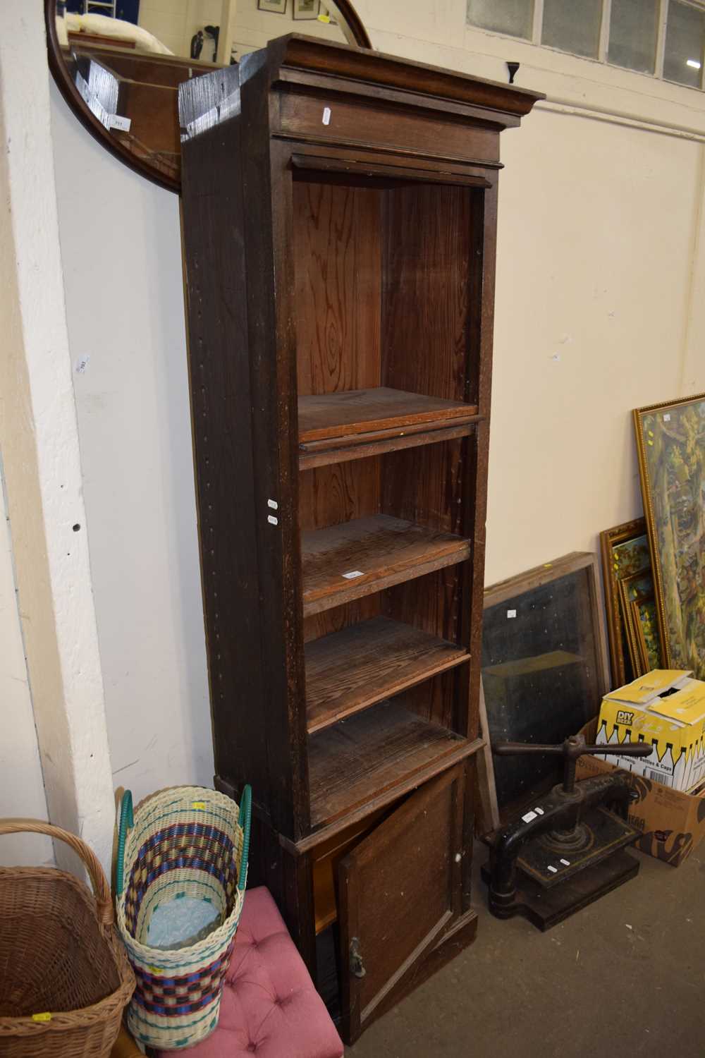 Lot 712 - Narrow oak shelf unit