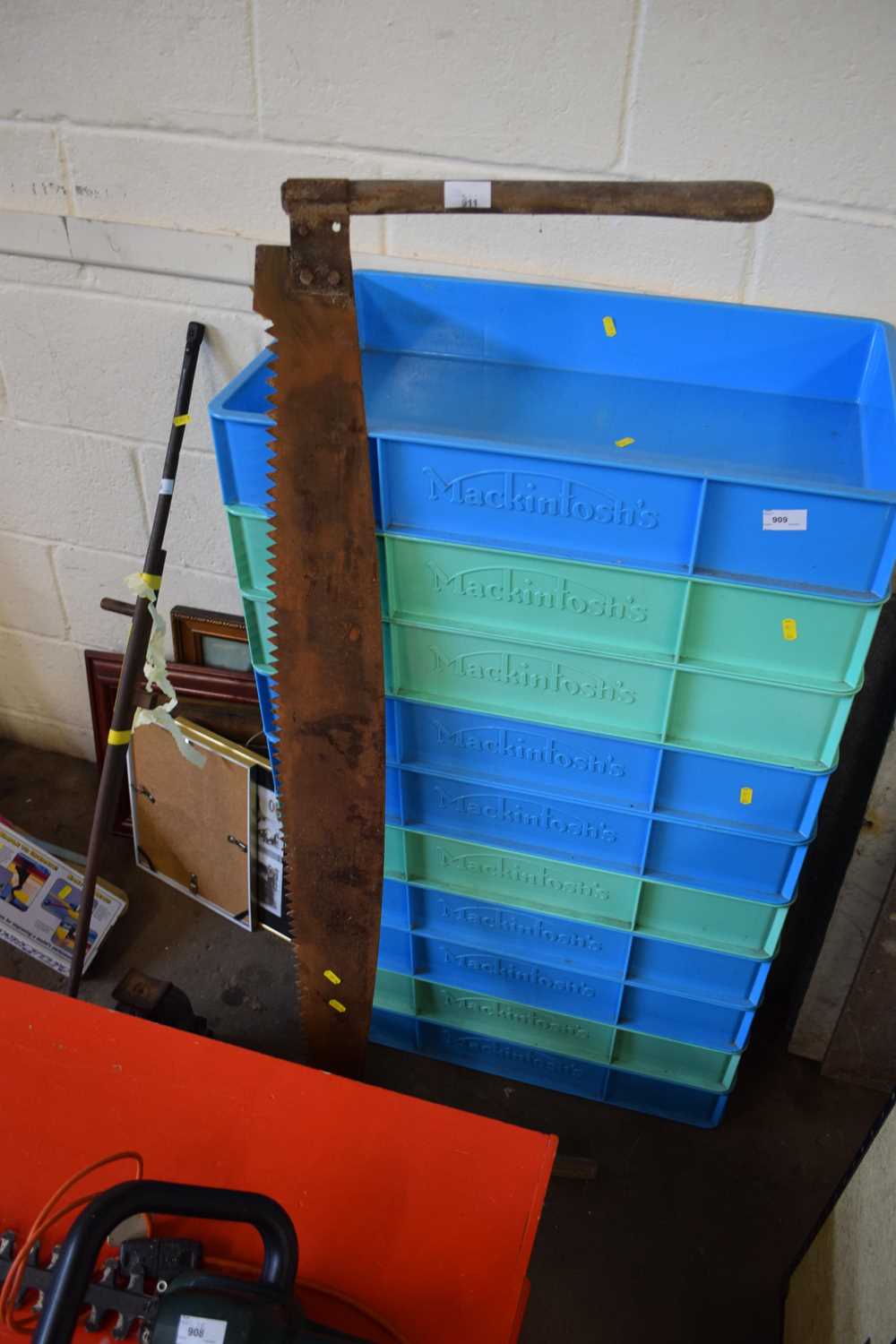Lot 911 - Vintage saw