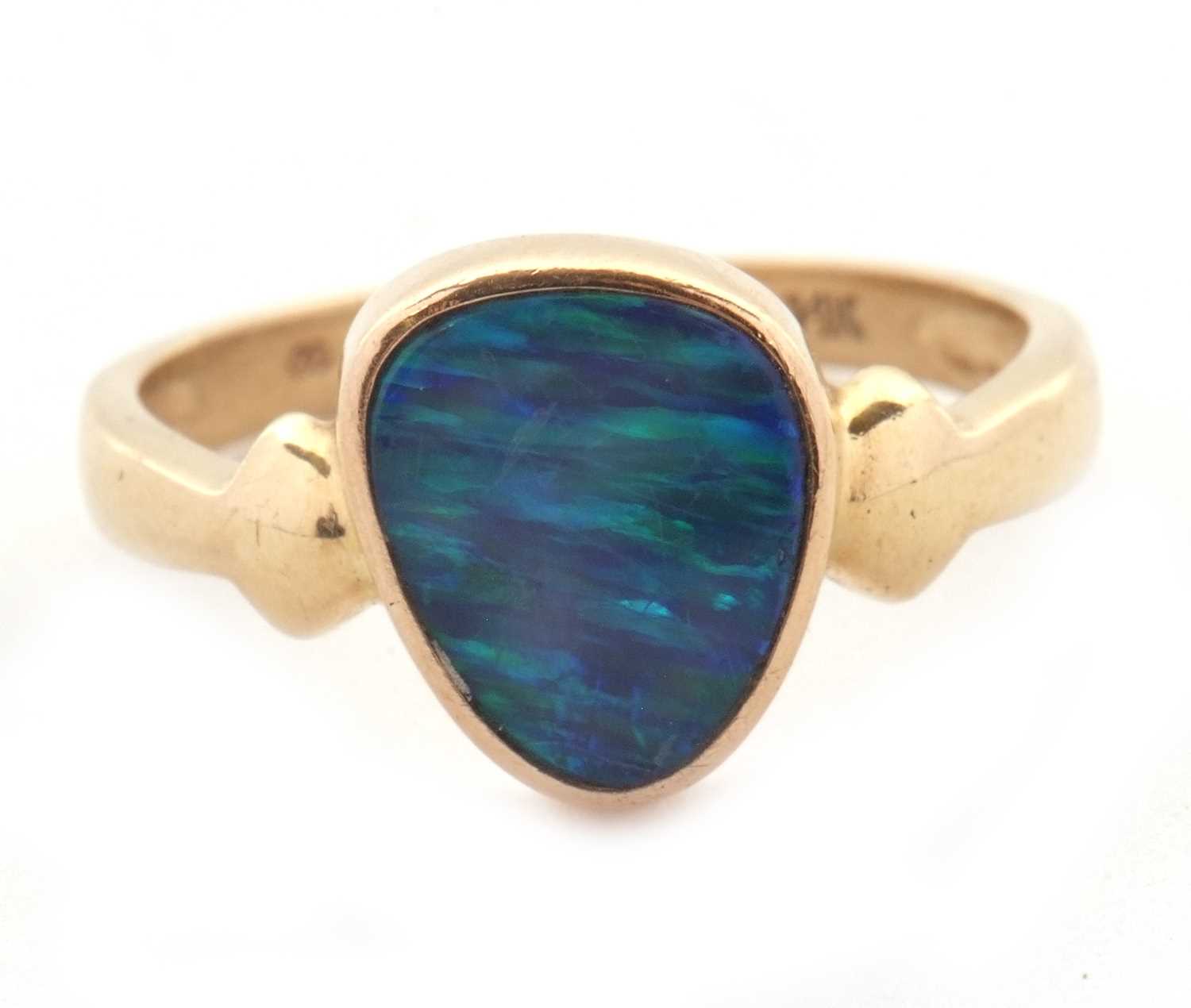 Lot 38 - A 14ct opal doublet ring, the asymetric opal...