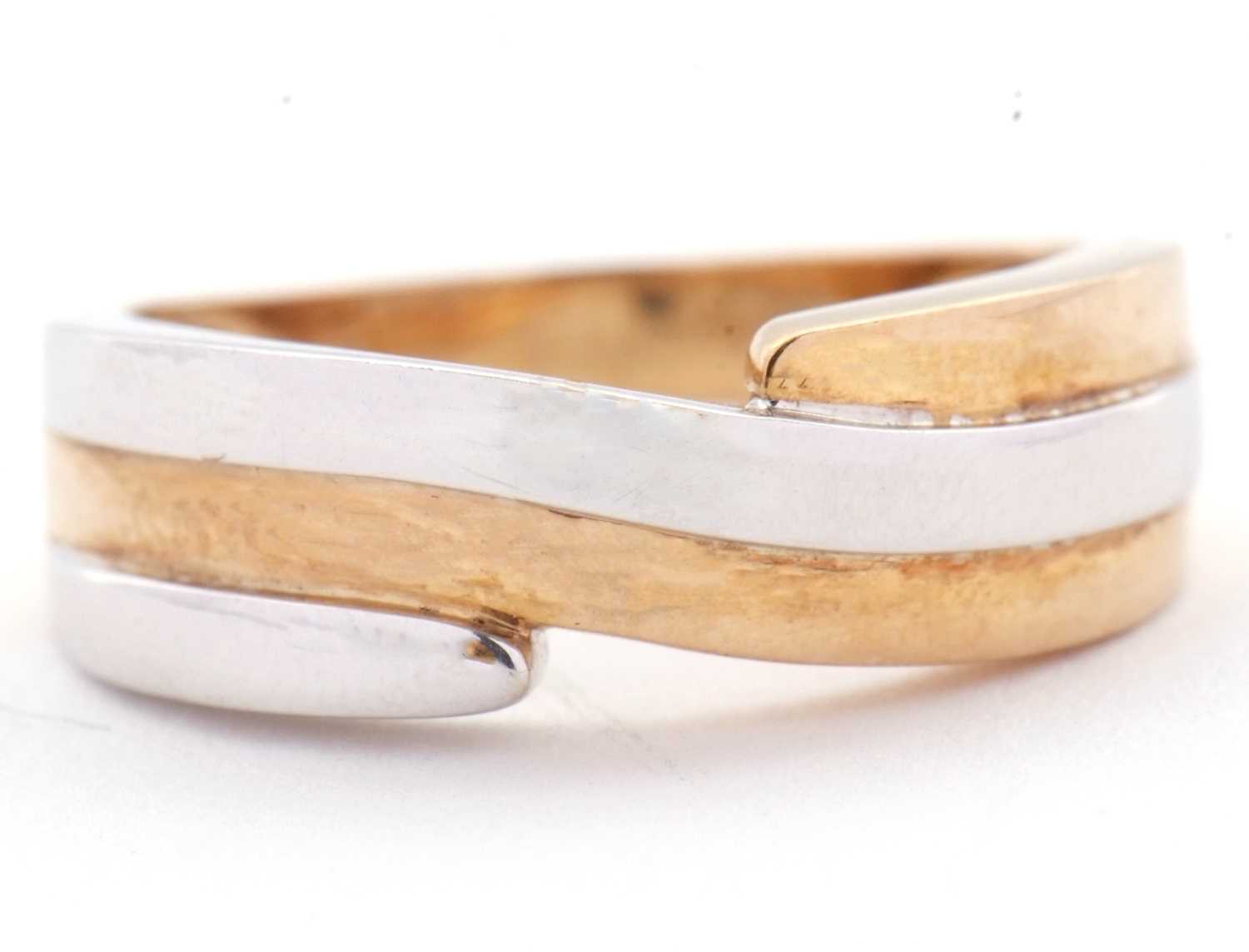 Lot 41 - A 9ct two tone crossover ring, the white and...