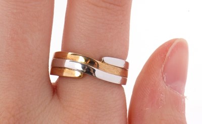 Lot 41 - A 9ct two tone crossover ring, the white and...