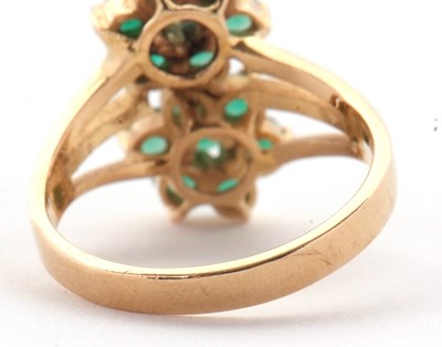 Lot 37 - A chrysoprase cluster ring, the double cluster...