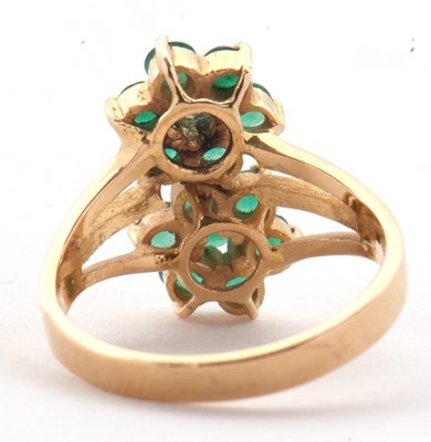 Lot 37 - A chrysoprase cluster ring, the double cluster...