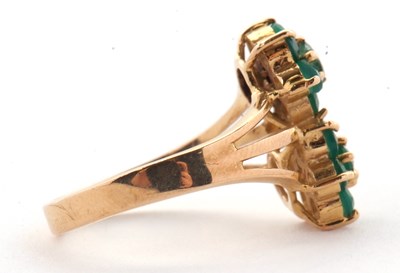Lot 37 - A chrysoprase cluster ring, the double cluster...