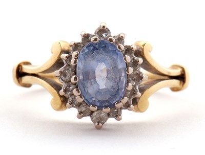 Lot 39 - An 18ct tanzanite and diamond cluster ring,...