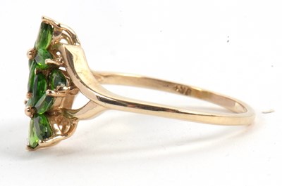 Lot 48 - A 9ct diopside cluster ring, the double flower...