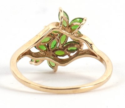 Lot 48 - A 9ct diopside cluster ring, the double flower...