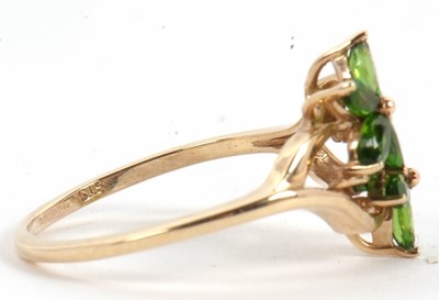 Lot 48 - A 9ct diopside cluster ring, the double flower...