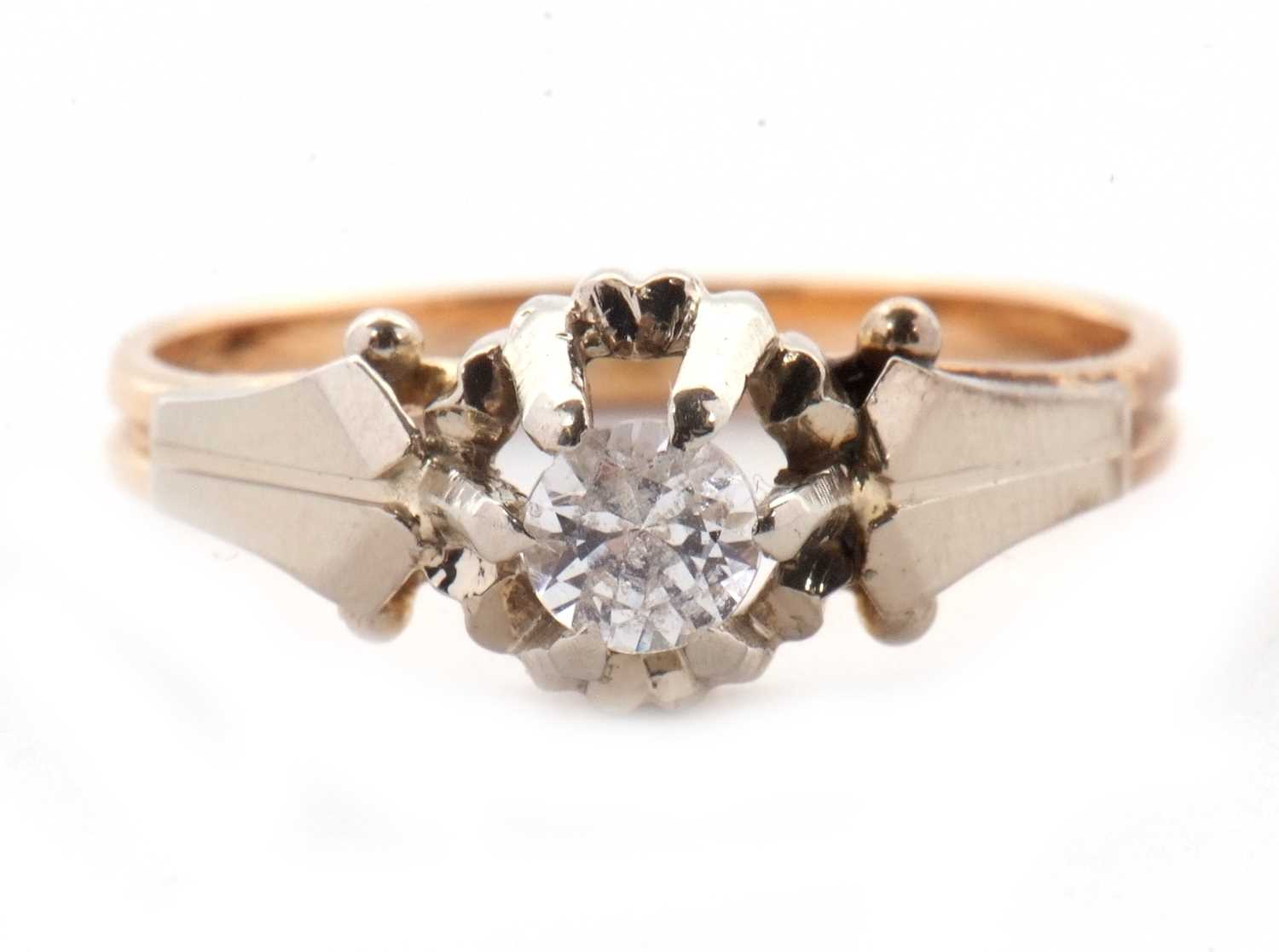 Lot 87 - A white stone ring, the round white stone,...