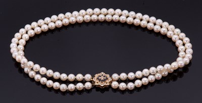 Lot 269 - A two row cultured pearl necklace with...