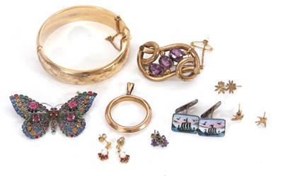 Lot 251 - A mixed lot of jewellery: to include a pair of...