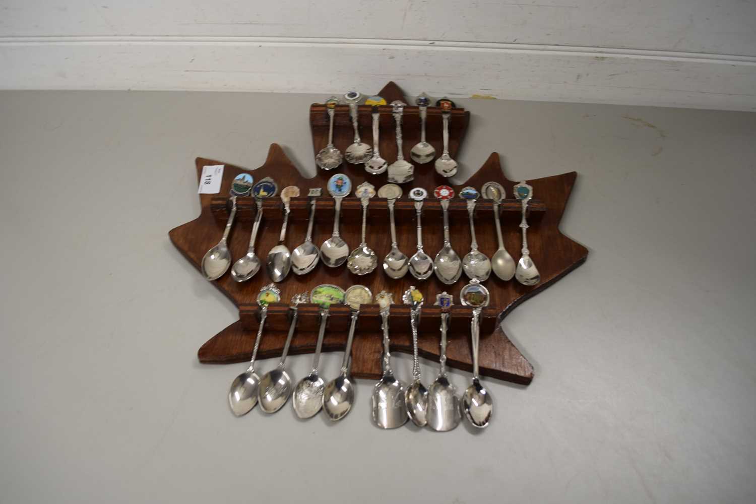 Lot 118 - COLLECTION OF CRESTED COLLECTORS SPOONS ON A...