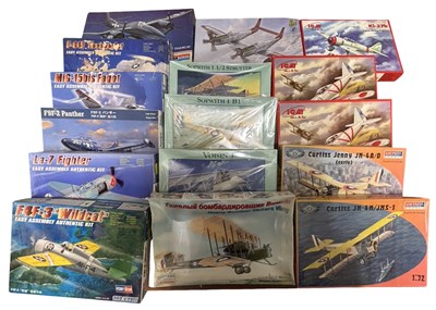 Lot 395 - A collection of various boxed 1:72 scale...