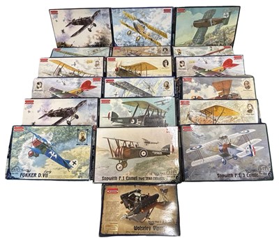 Lot 389 - A collection of boxed 1:72 scale aeroplane...