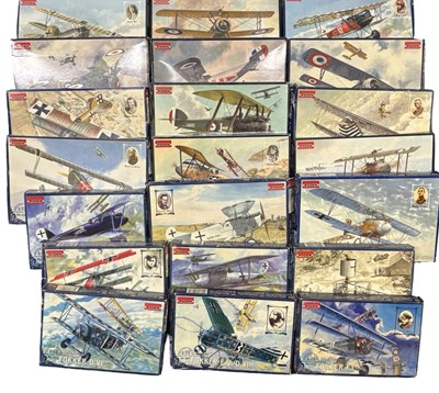 Lot 386 - A collection of boxed 1:72 scale aeroplane...