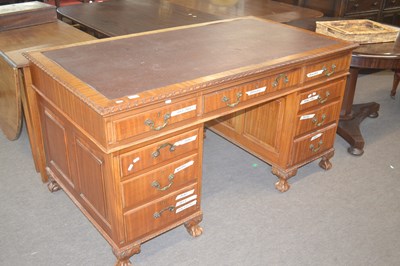 Lot 452 - An early 20th Century mahogany twin pedestal...