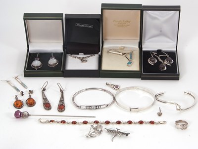 Lot 276 - A mixed lot of jewellery: to include a silver...