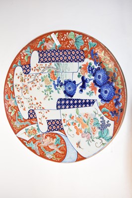 Lot 218 - A large Japanese porcelain charger, Meiji...