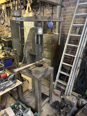 Lot 7 - A Q&S No 6 fly press with stand