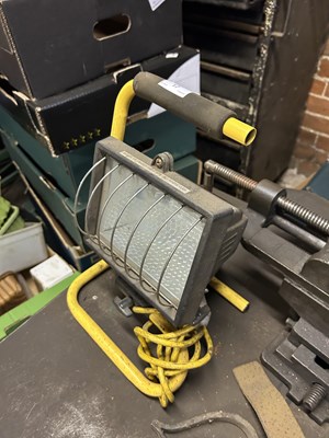 Lot 17 - A 110v work lamp