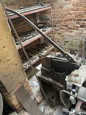 Lot 66 - A heavy duty guillotine on stand, model Couath