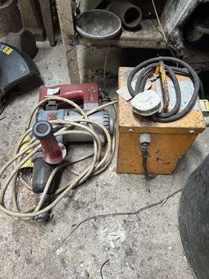 Lot 70 - A Hilti 110v kango with a transformer