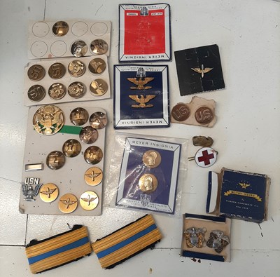 Lot 125 - Quantity of 20th century American Badge...