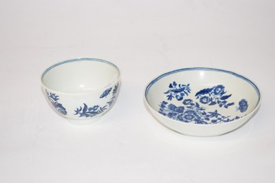 Lot 305 - 18th Century Worcester porcelain tea bowl and...