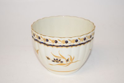 Lot 306 - A Worcester porcelain fluted bowl with blue...