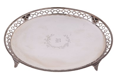 Lot 170 - An Edwardian silver drinks tray of circular...