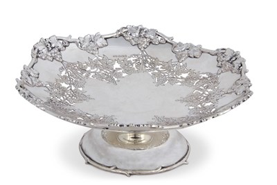 Lot 192 - A George V silver pedestal dish the shallow...