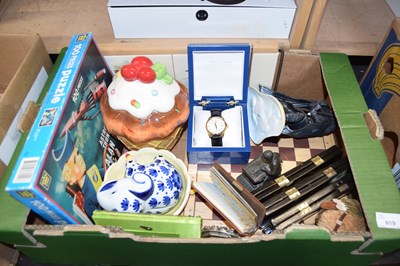 Lot 619 - MIXED LOT : BOXED GENTS WRIST WATCH, SMALL...