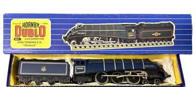 Lot 103 - A boxed Hornby Dublo 00 gauge 4-6-2 BR Mallard...